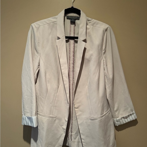 Suzy Shier Jackets & Blazers - Cream Tailored Blazer with Notched Lapel